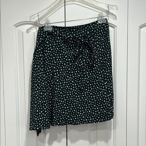 Brandy Melville Women’s Side Tie Black & White Patterned Skirt- Size OS